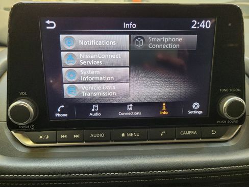 Used 2025 Nissan Rogue SV AWD/4WD image 25