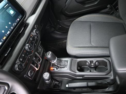 Used 2025 Jeep Gladiator Sport AWD/4WD image 18