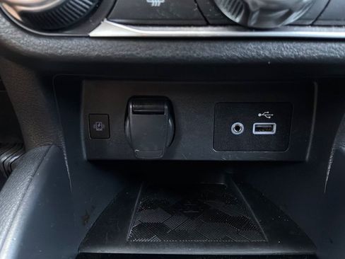 Used 2025 Nissan Versa SV FWD image 27