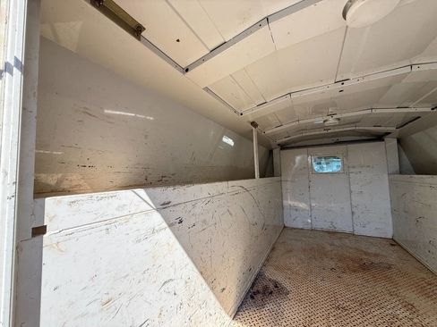 Used 2010 Chevrolet Express 3500 image 32