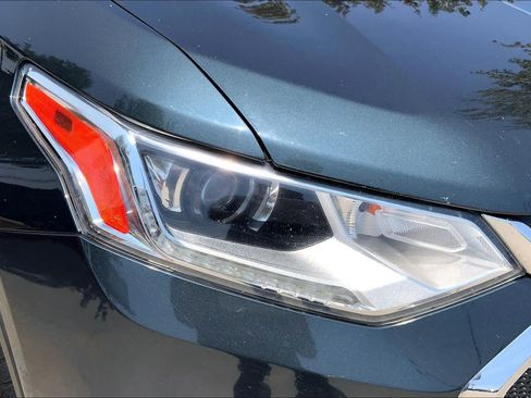 Used 2019 Chevrolet Traverse LT FWD image 26