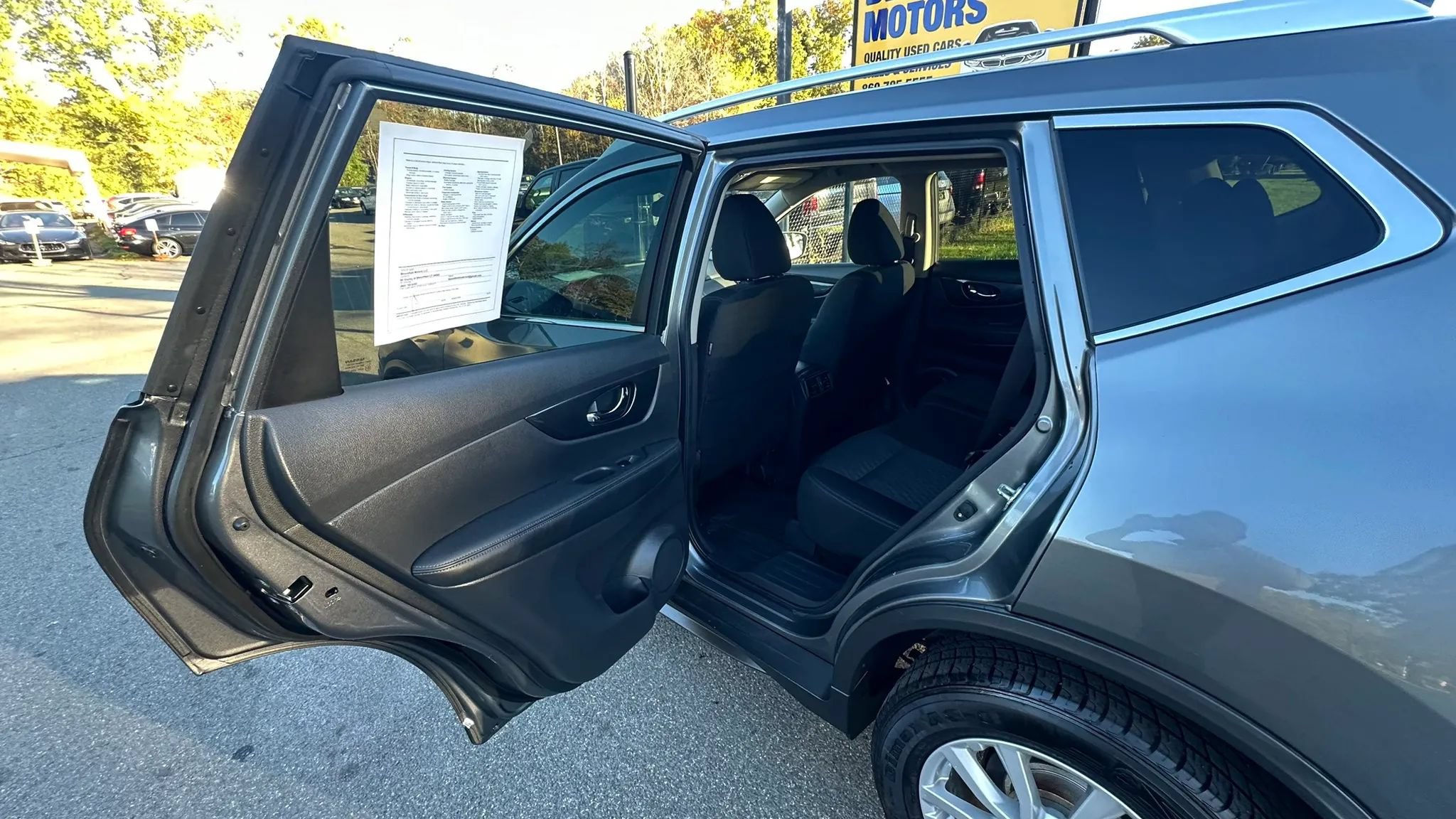 Used 2017 Nissan Rogue SV AWD/4WD image 27