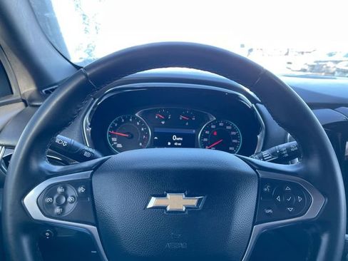Used 2023 Chevrolet Traverse LT image 11