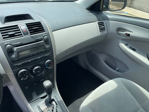 Used 2013 Toyota Corolla L FWD image 48