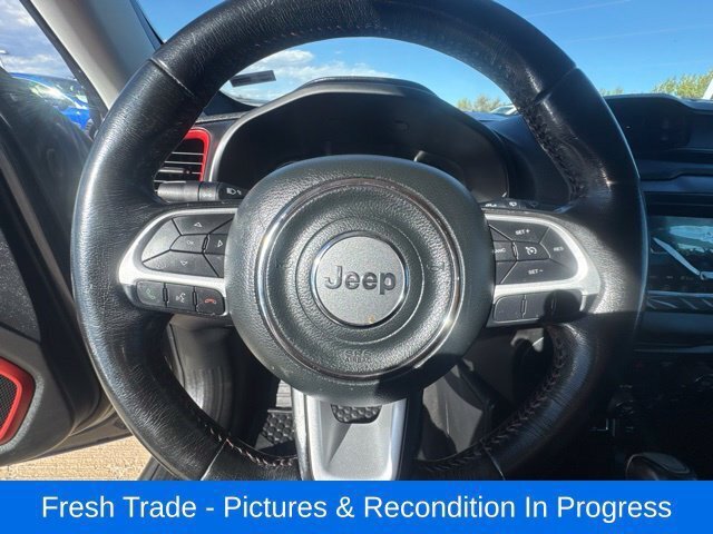 Used 2018 Jeep Renegade Trailhawk AWD/4WD image 12