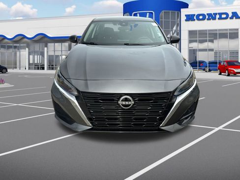 Used 2024 Nissan Altima 2.5 SV FWD image 2