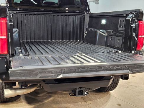 Used 2025 Toyota Tacoma TRD Off-Road w/ TRD Off Road Upgrade Package AWD/4WD image 18