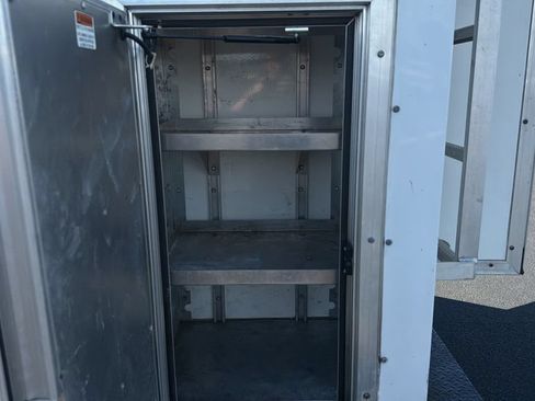 Used 2016 Chevrolet Express 3500 RWD image 9
