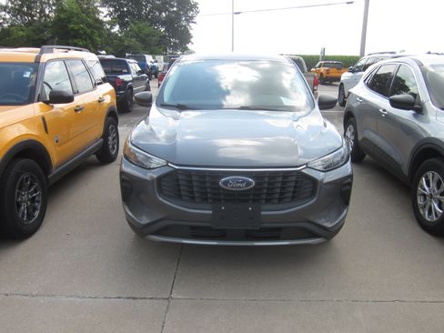 Used 2024 Ford Escape Active AWD/4WD image 2