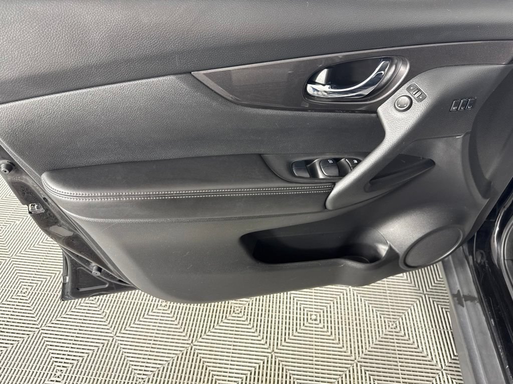 Used 2020 Nissan Rogue SV w/ Premium Package AWD/4WD image 11