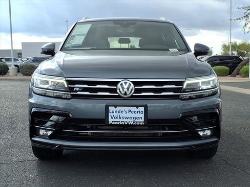 Used 2020 Volkswagen Tiguan SEL Premium R-Line image 2