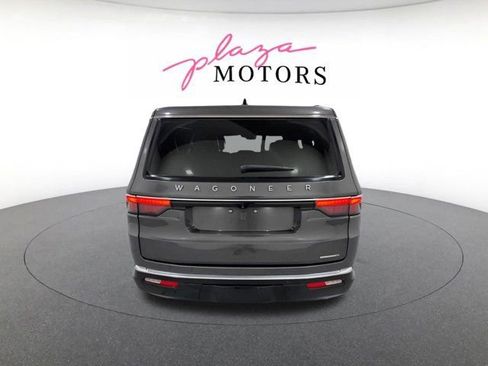 Used 2024 Jeep Wagoneer L Series II w/ Flexible Seating Group AWD/4WD image 5
