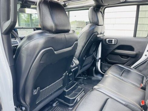 Used 2024 Jeep Wrangler Unlimited Sahara AWD/4WD image 16