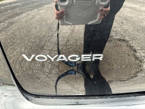 Used 2023 Chrysler Voyager LX FWD image 26