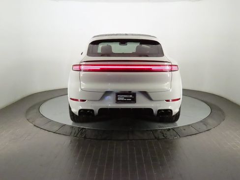 Certified 2025 Porsche Cayenne E-Hybrid Coupe AWD/4WD image 6