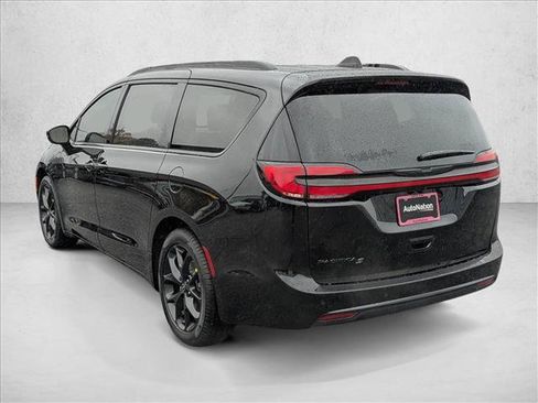 New 2026 Chrysler Pacifica Select w/ S Appearance Package FWD image 7