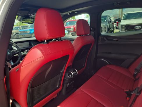 Used 2023 Alfa Romeo Stelvio Sprint RWD image 16