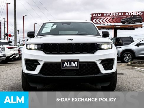 Used 2025 Jeep Grand Cherokee Altitude AWD/4WD image 3