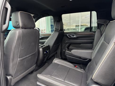 Used 2023 Chevrolet Suburban Premier image 17
