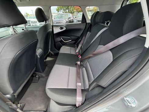 Used 2025 Kia Soul LX w/ LX Technology Package FWD image 23