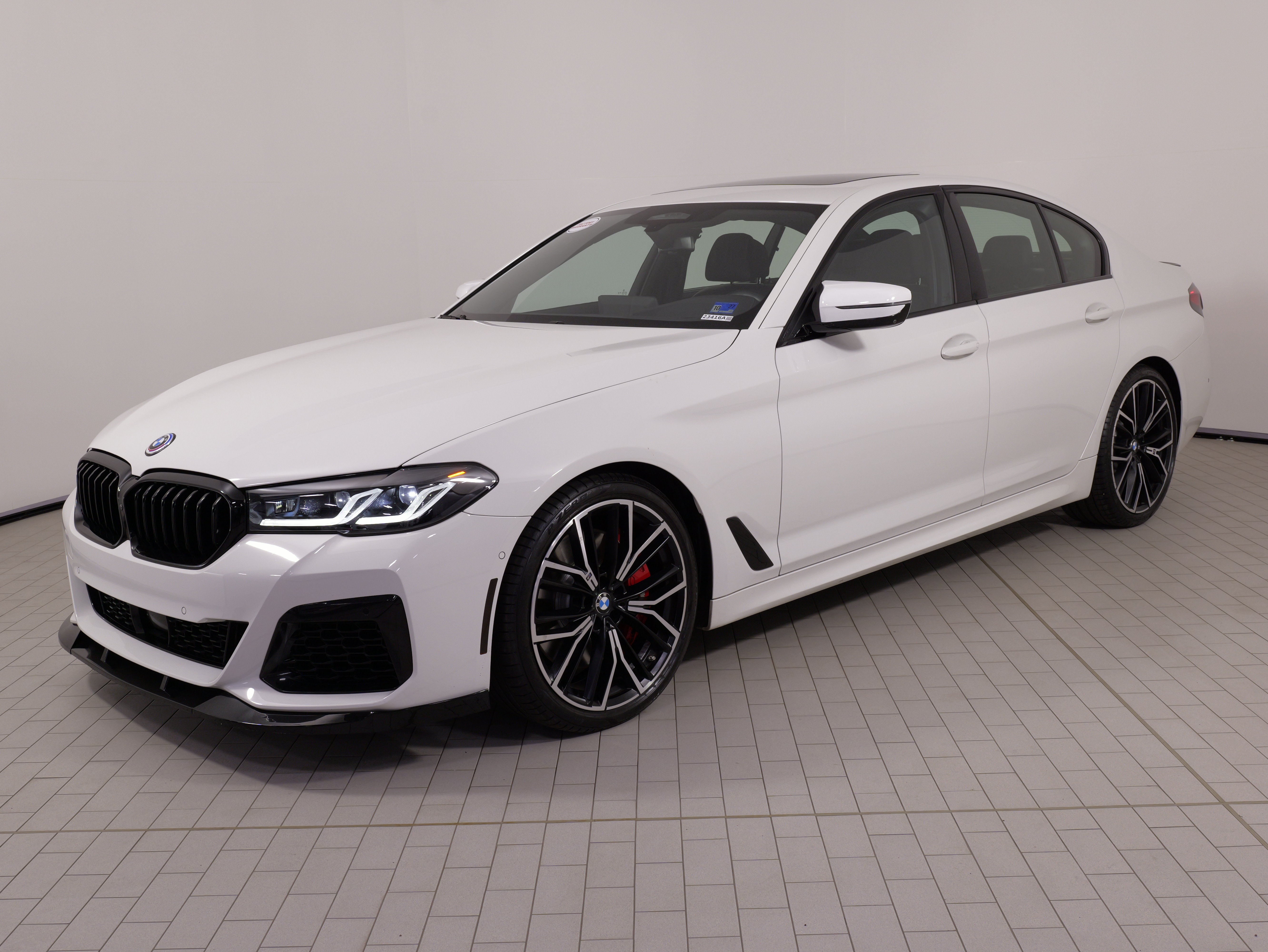 Used 2023 BMW M550i xDrive w/ Executive Package AWD/4WD image 3