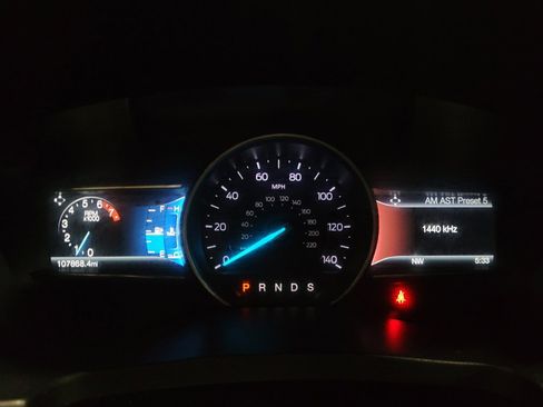Used 2017 Ford Explorer XLT w/ Equipment Group 202A FWD image 23