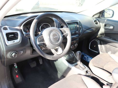 Used 2018 Jeep Compass Sport FWD image 10
