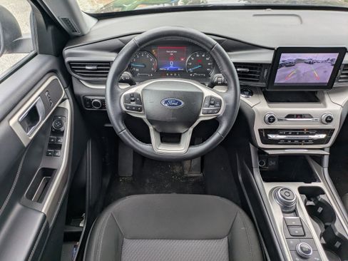 Used 2023 Ford Explorer XLT AWD/4WD image 16