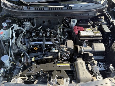 Used 2019 Nissan Kicks SR FWD image 11