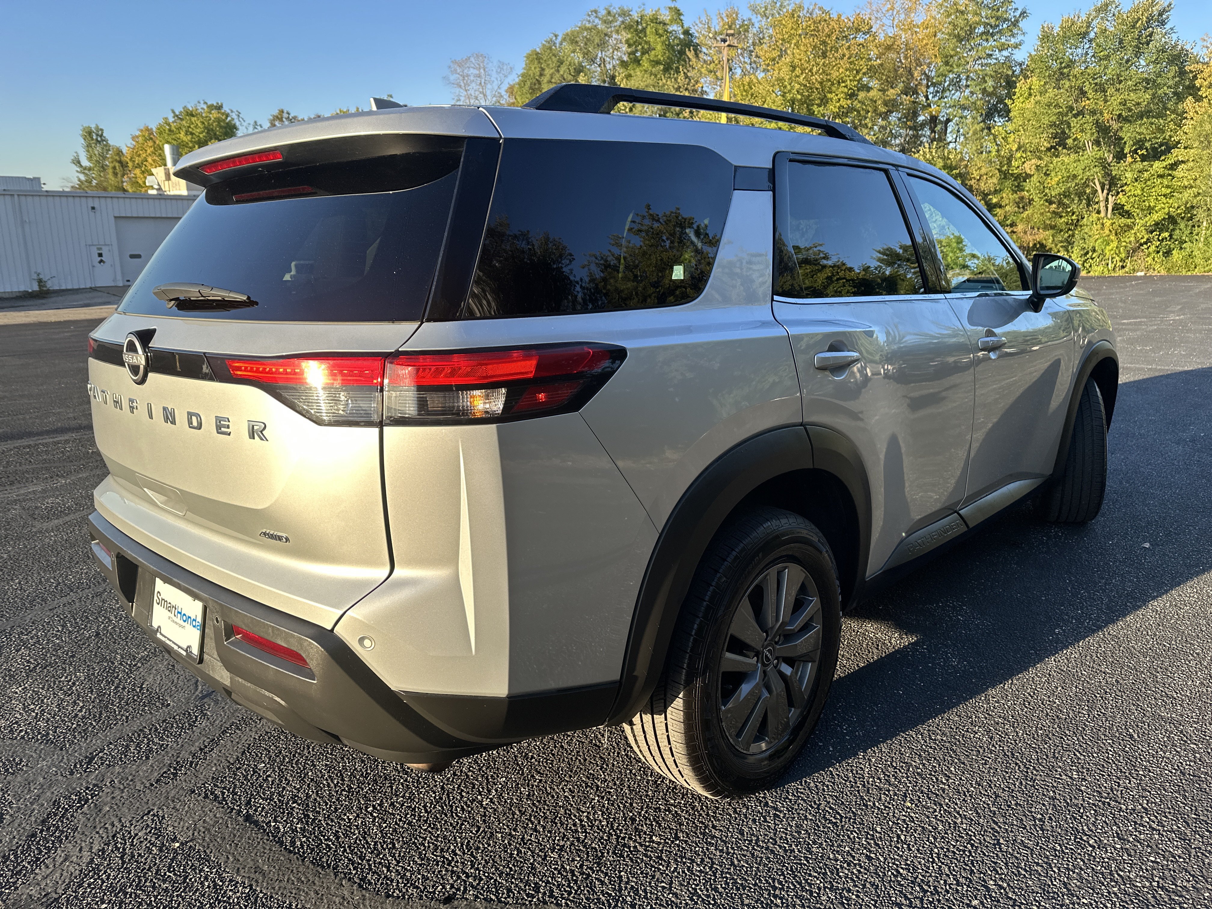 Used 2025 Nissan Pathfinder SV AWD/4WD image 7
