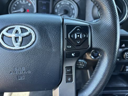 Used 2020 Toyota Tacoma TRD Off-Road AWD/4WD image 26