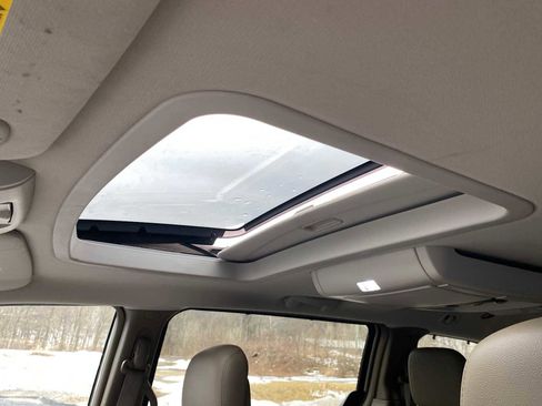 Used 2012 Chrysler Town & Country Touring-L w/ Entertainment Group #2 image 27