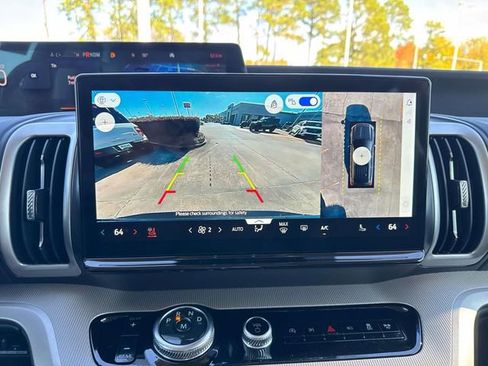 New 2025 Ford Expedition Active image 28