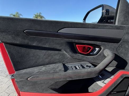 Used 2024 Lamborghini Urus Performante image 10