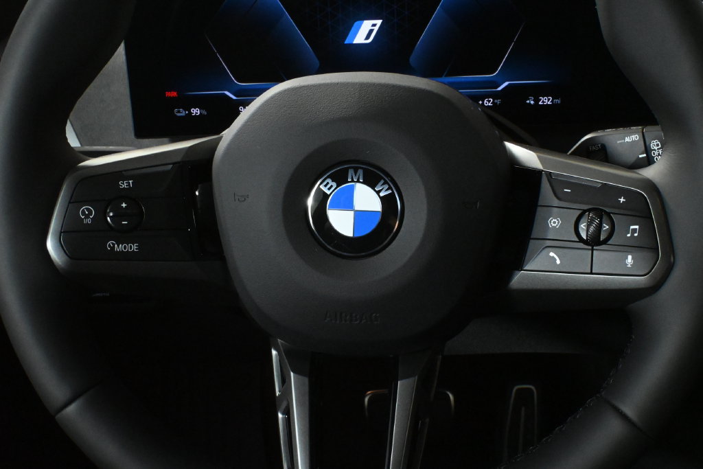Certified 2026 BMW iX xDrive45 w/ M Sport Package AWD/4WD image 19