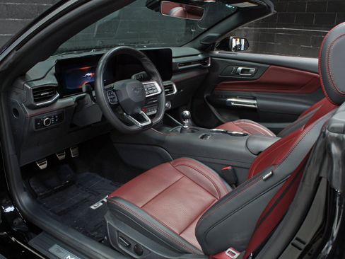 Used 2025 Ford Mustang GT Premium RWD image 33
