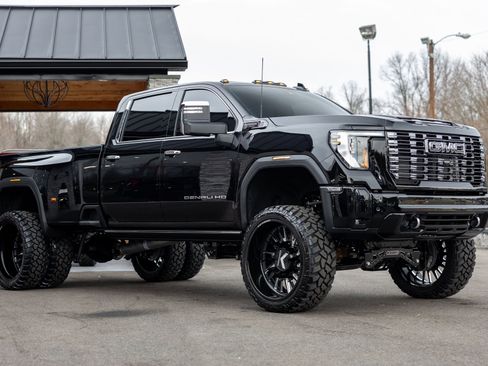 Used 2026 GMC Sierra 3500 Denali Ultimate image 12