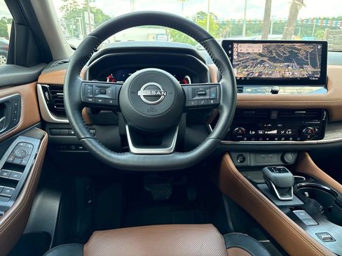 Used 2024 Nissan Rogue Platinum w/ Platinum Premium Package FWD image 8