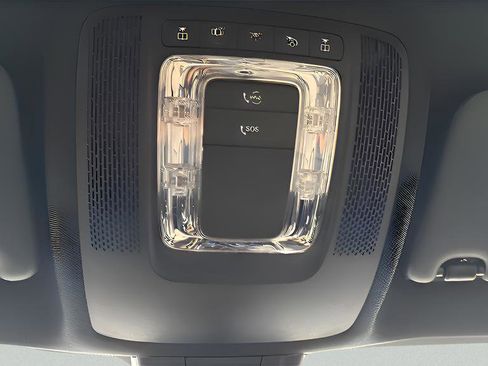 Used 2021 Mercedes-Benz GLB 250 GLB 250 w/ Premium Pkg, Leathe image 10