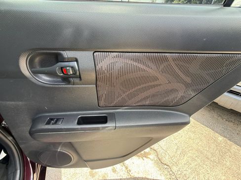 Used 2015 Scion xB FWD image 21