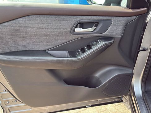 Used 2023 Nissan Rogue SV FWD image 10