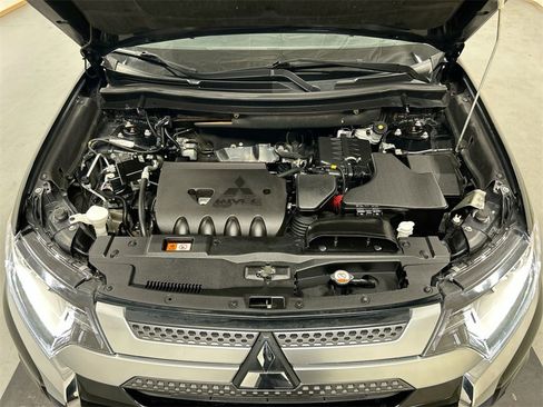 Used 2020 Mitsubishi Outlander SE image 25