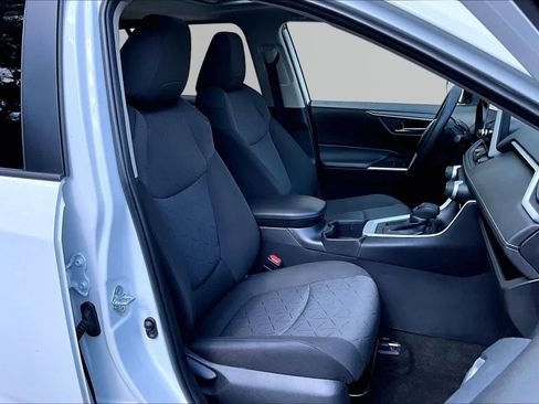 Used 2024 Toyota RAV4 XLE w/ Convenience Package FWD image 9