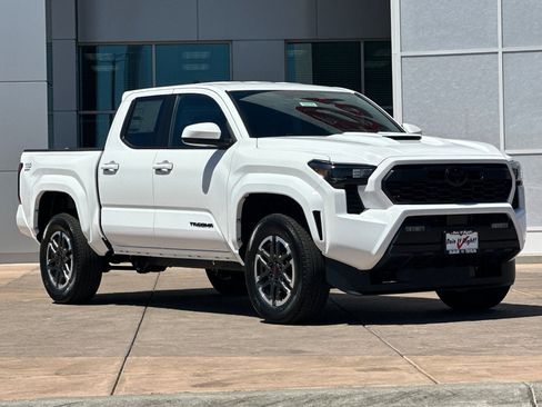 New 2026 Toyota Tacoma 4x4 Double Cab image 2