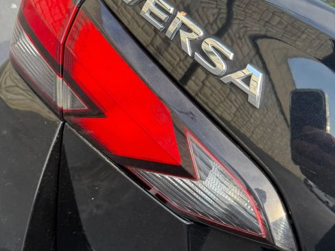 Used 2021 Nissan Versa S FWD image 8
