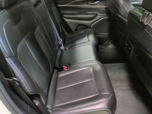 Used 2022 Jeep Grand Cherokee Limited image 21