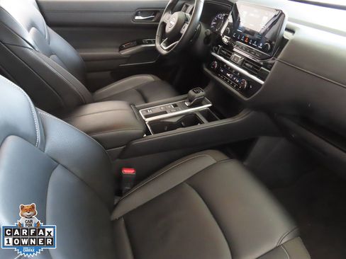 Used 2025 Nissan Pathfinder SL image 28