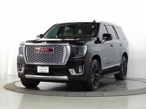 Used 2023 GMC Yukon Denali w/ Advanced Technology Package image 3