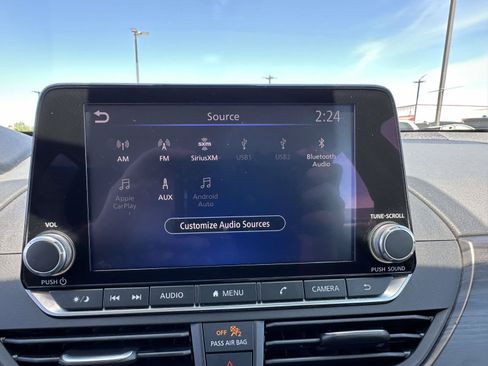Used 2024 Nissan Altima 2.5 SV FWD image 8