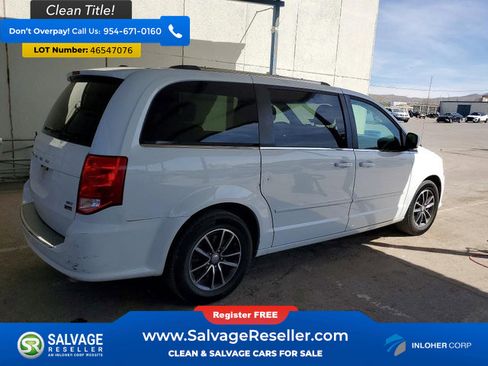 Used 2017 Dodge Grand Caravan SXT image 4